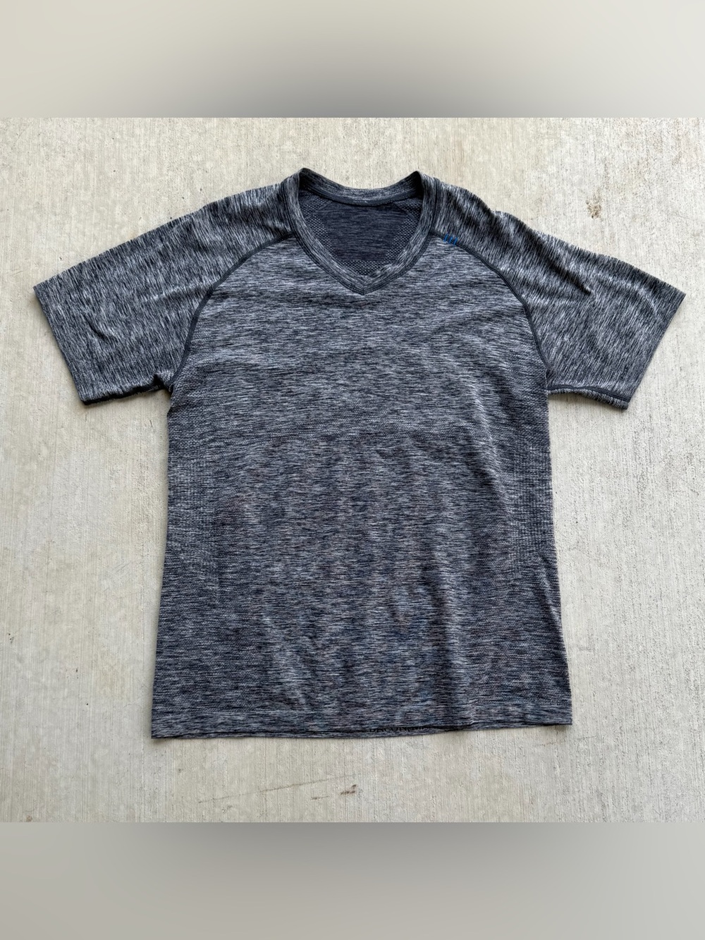 Lululemon Metal Vent Tech V Neck T Shirt Medium Stretch Active Heather Gray